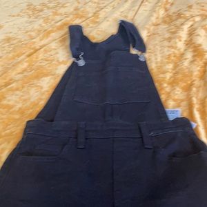 Never worn Levi’s Skinny Overalls!